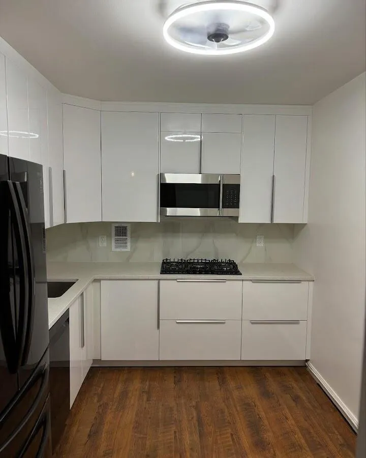 Renovated kitchen with quartz countertops in Tracy